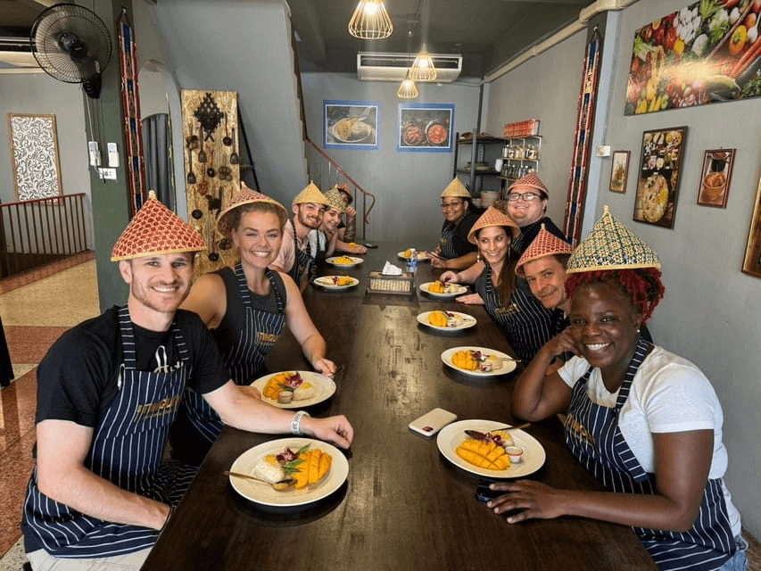 Best Cooking Classes to Take While Traveling (2026)