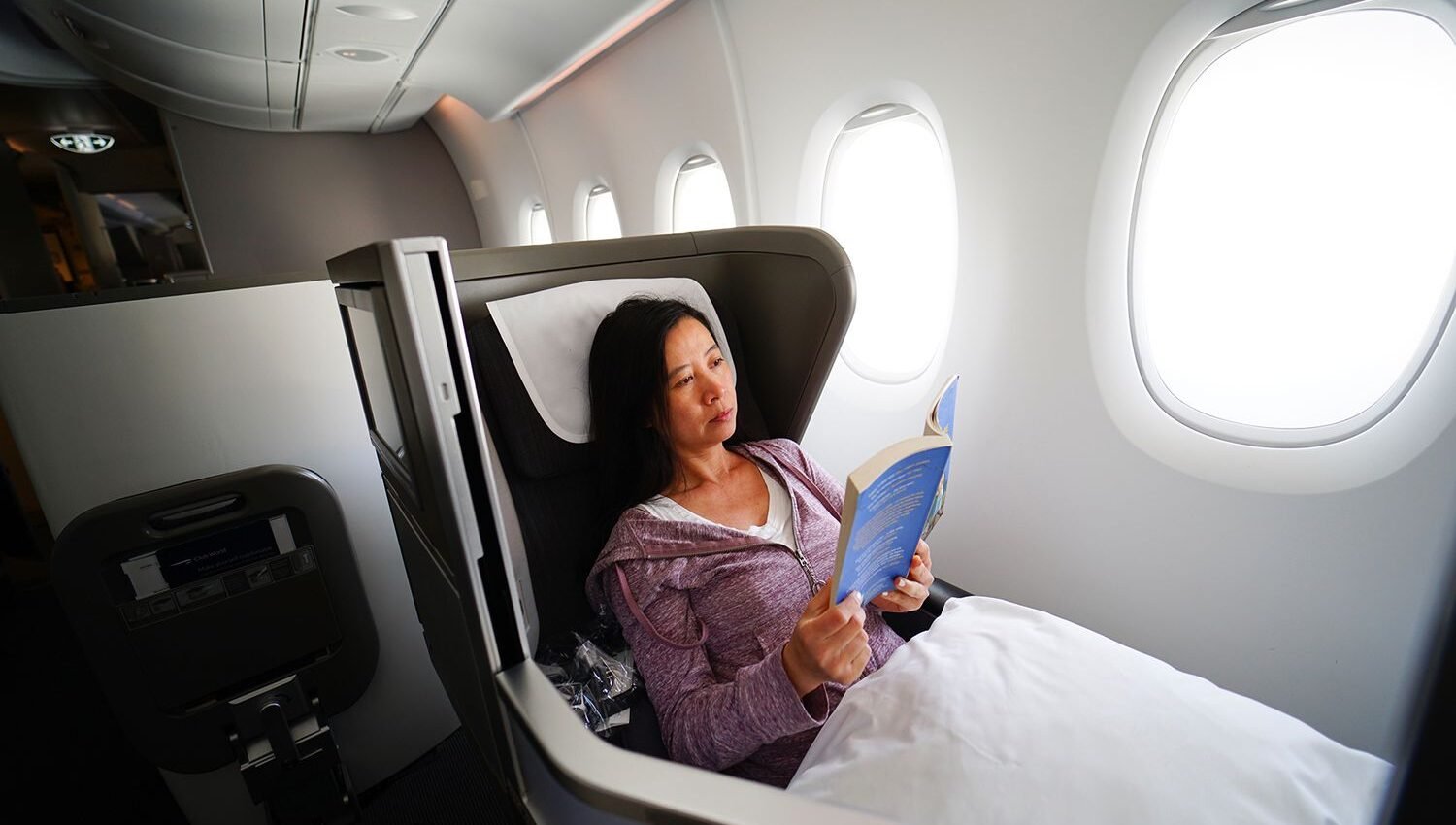 How to Survive a Long-Haul Flight Comfortably (2026)